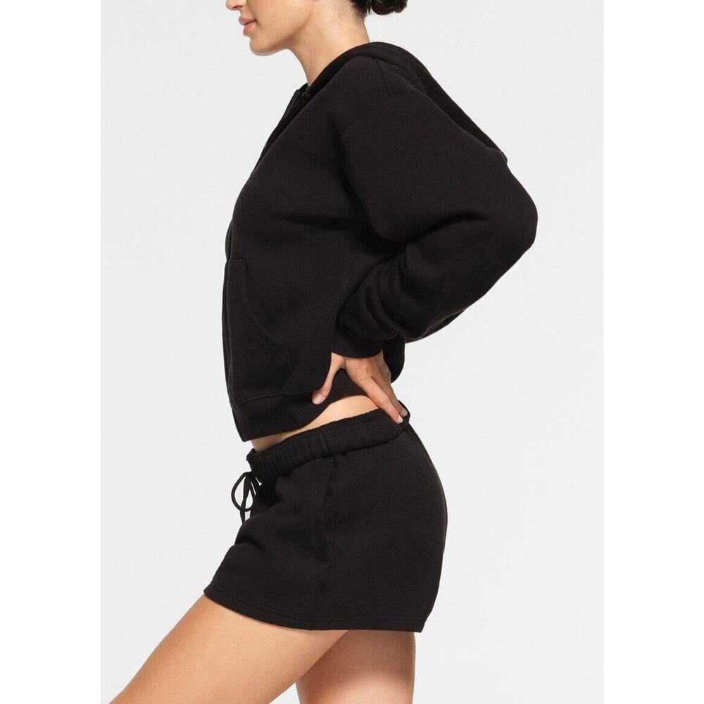 SKIMS Cotton Fleece Classic short NWT size S Onyx